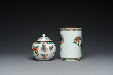 A Chinese famille verte teapot and a mug, Kangxi