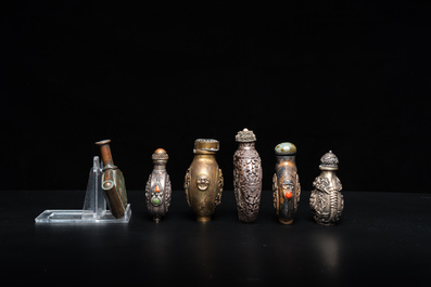 Eleven Chinese Canton enamel, cloisonn&eacute;, silver and other metal snuff bottles, 19/20th C.