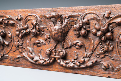 Acht fraai gestoken houten panelen met grotesken, Zuidelijke Nederlanden, 17e eeuw