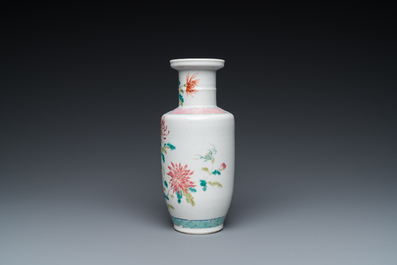 Vase de forme rouleau en porcelaine de Chine famille rose, marque de Daoguang, 19&egrave;me