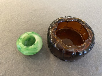 Deux lave-pinceaux en verre de P&eacute;kin de couleur ambre et simulant du jad&eacute;ite, Chine, 19/20&egrave;me