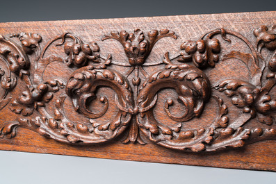 Acht fraai gestoken houten panelen met grotesken, Zuidelijke Nederlanden, 17e eeuw