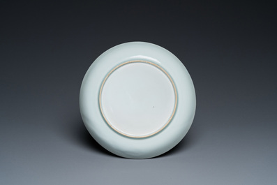 Assiette en porcelaine de Chine en bleu et blanc &agrave; d&eacute;cor d'une sc&egrave;ne de rivi&egrave;re, Yongzheng