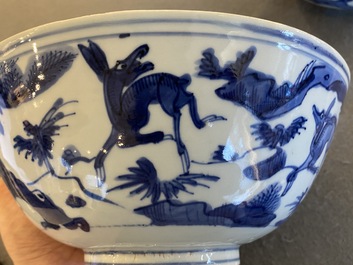 Twee Chinese blauw-witte kommen met eenden, herten en kraanvogels, Wanli