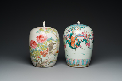 Twee Chinese qianjiang cai en famille rose dekselpotten, 19e eeuw