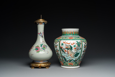 Un vase en porcelaine de Chine famille verte et un en famille rose sur fond c&eacute;ladon mont&eacute; en lampe, 19&egrave;me