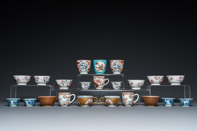 22 Chinese famille rose and blue and white cups and 19 saucers, koppen, Kangxi and later