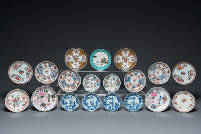 22 tasses et 19 soucoupes en porcelaine de Chine famille rose et en bleu et blanc, Kangxi et post&eacute;rieur