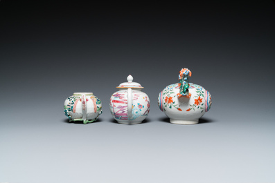 Trois th&eacute;i&egrave;res en porcelaine de Chine famille rose, Yongzheng/Qianlong