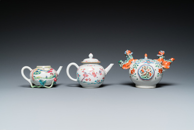 Trois th&eacute;i&egrave;res en porcelaine de Chine famille rose, Yongzheng/Qianlong