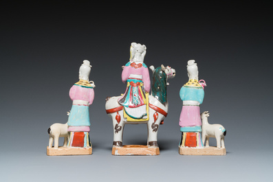 Trois sculptures de femmes en porcelaine de Chine famille rose, Qianlong/Jiaqing