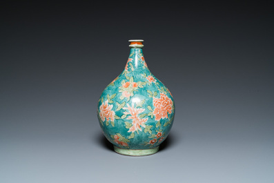 A Dutch-decorated Japanese Arita apothecary flask monogrammed PDR, Edo, 17th C.