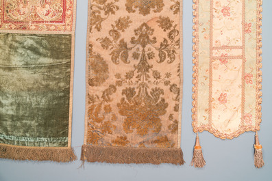 Collection de textiles en partie aux fils m&eacute;talliques, Europe de l'Ouest, 17&egrave;me et post&eacute;rieur