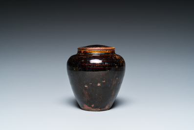 A Japanese Takatori stoneware tea caddy and cover, Edo, 17/18th C.