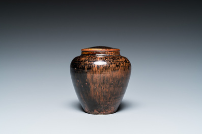 A Japanese Takatori stoneware tea caddy and cover, Edo, 17/18th C.