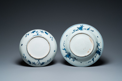 Deux plats en porcelaine de Chine en bleu et blanc, Wanli