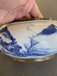 Bol couvert en porcelaine de Chine 'Bleu de Hue' pour le Vietnam &agrave; monture en argent, 19&egrave;me