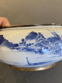 Bol couvert en porcelaine de Chine 'Bleu de Hue' pour le Vietnam &agrave; monture en argent, 19&egrave;me