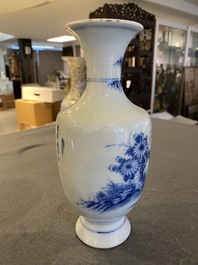 Een Chinese blauw-witte vaas met een monnik en een gedicht, Kangxi