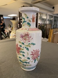 Vase de forme rouleau en porcelaine de Chine famille rose, marque de Daoguang, 19&egrave;me