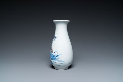 Een Chinese blauw-witte en koperrode 'tijger' vaas, Zhong Guo Jingdezhen Zhi 中國景德鎮製 merk, 20e eeuw