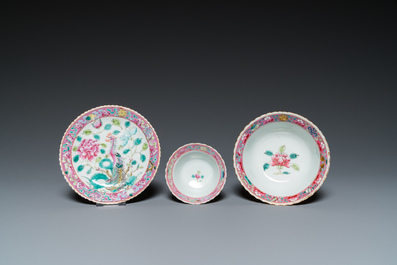 21 stukken Chinees famille rose porselein voor de Straits of Peranakan markt, 19e eeuw