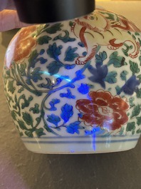 Jarre en porcelaine de Chine wucai &agrave; d&eacute;cor de lions bouddhistes, Shunzhi