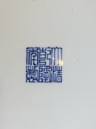 Assiette en porcelaine de Chine en rouge de cuivre monochrome, marque et &eacute;poque de Qianlong