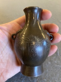 Vase de forme 'hu' en bronze incrust&eacute; d'argent, Chine, 17/18&egrave;me