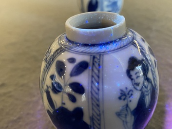 A pair of Chinese blue and white small vases with ladies, Kangxi