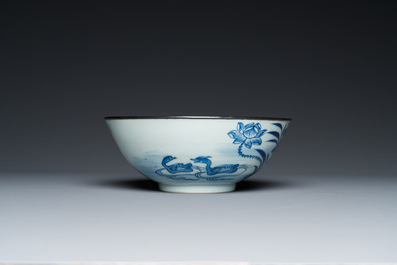 A Chinese blue and white 'Bleu de Hue' bowl for the Vietnamese market, Ngoạn ngọc 玩玉 mark, 19th C.