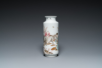 Vase de forme rouleau en porcelaine de Chine qianjiang cai, sign&eacute; Zhan Litang 詹麗堂, dat&eacute; 1867