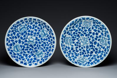 Belle collection de porcelaines de Chine, la majorit&eacute; en bleu et blanc, Kangxi et post&eacute;rieur