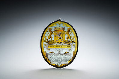 Een beschilderd glazen medaillon met wapendecor 'Comte van der Steghen', gedat. 1698