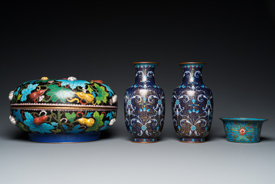 A pair of Chinese cloisonn&eacute; vases, a large covered box and a bowl, 19/20th C.