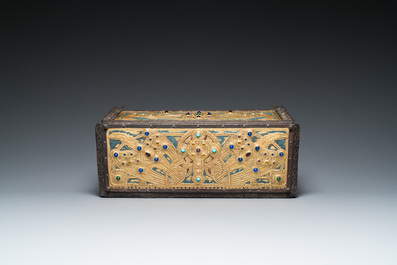 Alfred Daguet (Parijs, 1875-1942): Neogotisch koffertje in metaal, gehamerd koper en glazen cabochons, ca. 1900