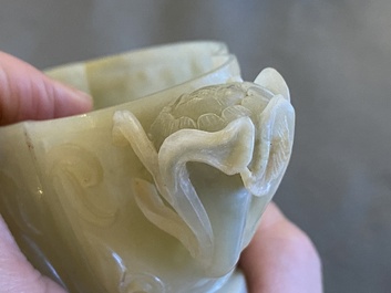 A Chinese reticulated jade bowl and cover, 19/20th C.