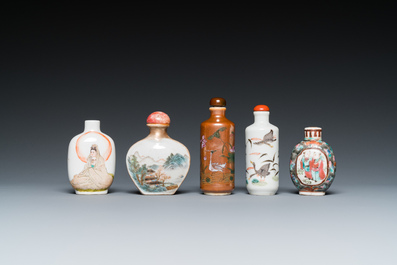 Five Chinese famille rose snuff bottles, 19/20th C.