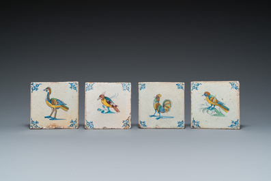 Neuf carreaux en fa&iuml;ence de Delft polychrome &agrave; d&eacute;cor d'oiseaux, 17&egrave;me