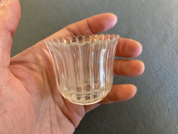 Een Chinese chrysantvormige kop in transparant Peking glas, wellicht Yongzheng