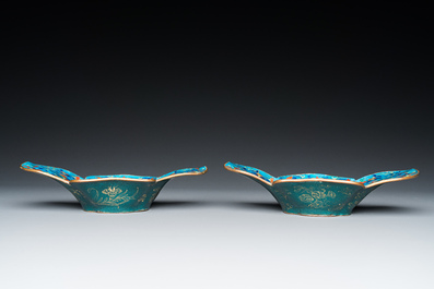 A pair of Chinese Canton enamel bowls and a square dish, Qianlong/Jiaqing