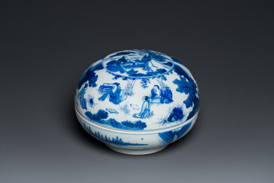 A Chinese blue and white 'fenghuang' box and cover, Transitional period