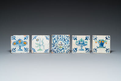 19 blue and white and polychrome Dutch Delft tiles, 16/17th C.