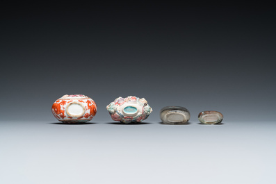 Four Chinese famille rose and inside-painted glass snuff bottles, 19/20th C.