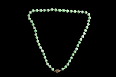 Collection de bijoux en or mont&eacute; de jade, Chine, 20&egrave;me