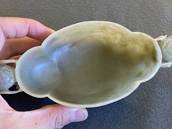 A Chinese reticulated jade bowl and cover, 19/20th C.