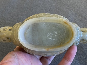 A Chinese reticulated jade bowl and cover, 19/20th C.