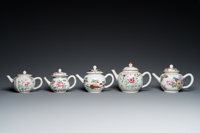 Cinq th&eacute;i&egrave;res en porcelaine de Chine famille rose, Yongzheng/Qianlong