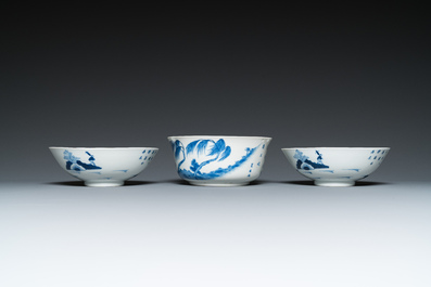 Three Chinese blue and white 'Bleu de Hue' bowls and two dishes for the Vietnamese market, 19th C.