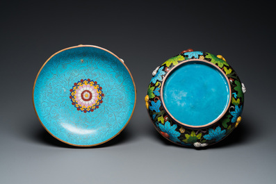 A pair of Chinese cloisonn&eacute; vases, a large covered box and a bowl, 19/20th C.